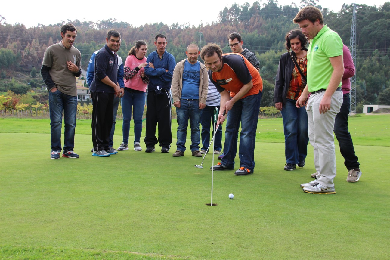 Golfe para jovens e adultos com deficiência